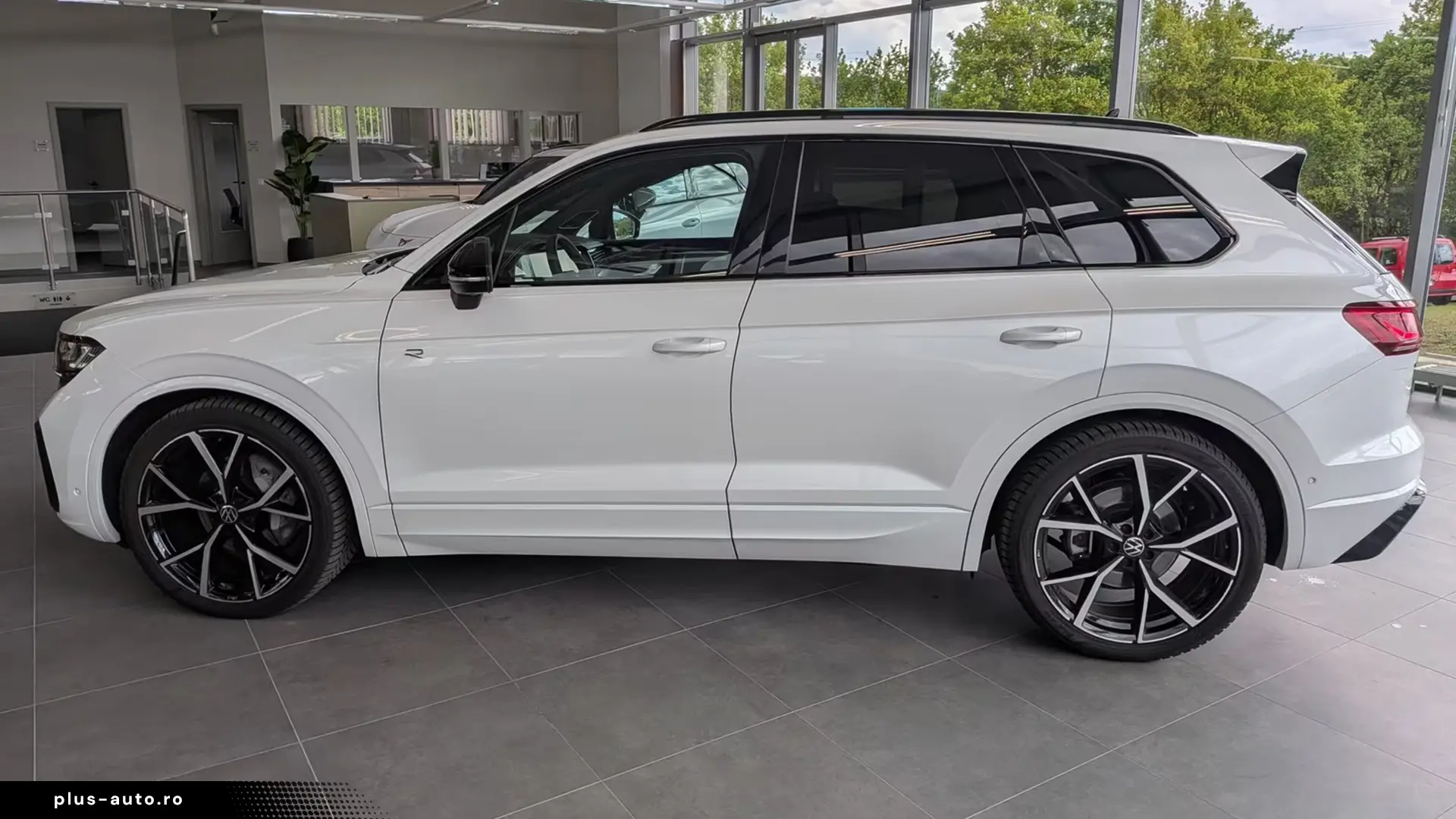 Volkswagen Touareg 3.0 TDI 4M R-Line   Finanțare Leasing