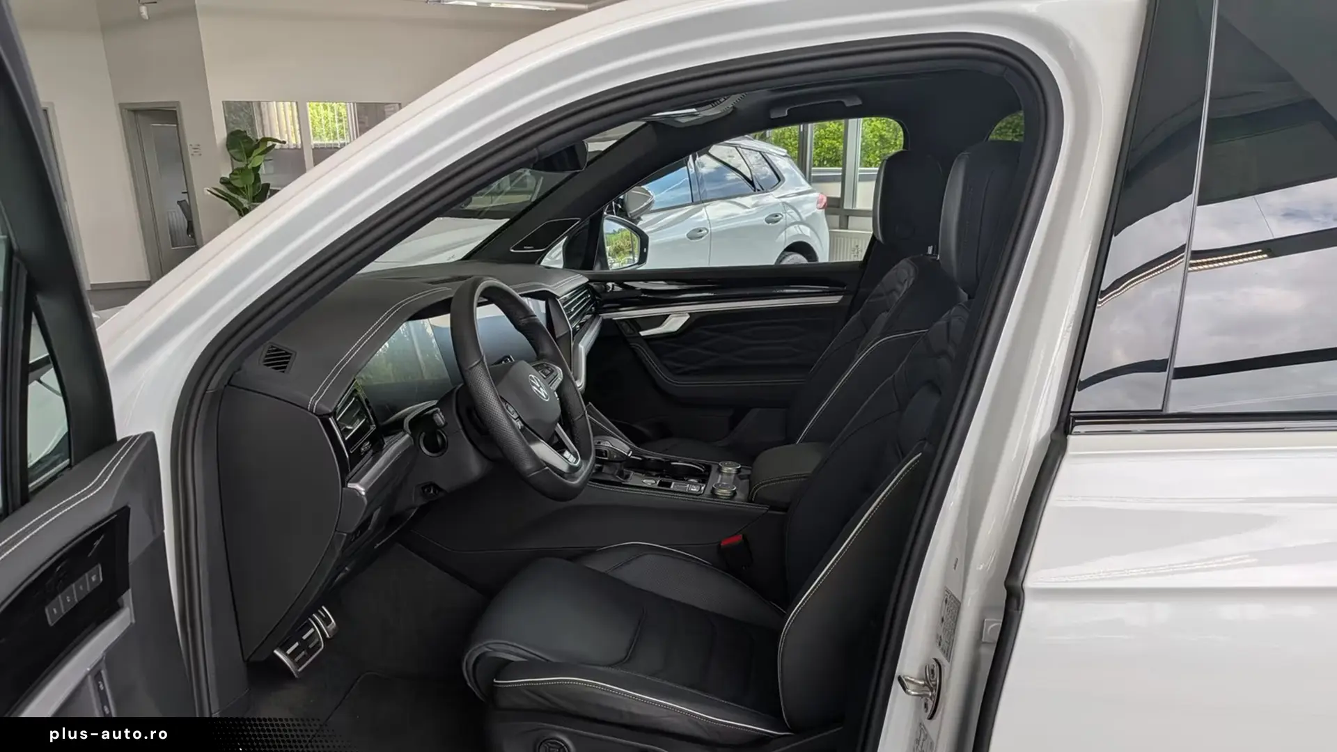Volkswagen Touareg 3.0 TDI 4M R-Line   Finanțare Leasing