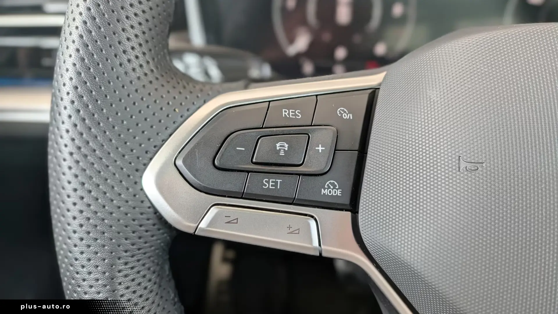 Volkswagen Touareg 3.0 TDI 4M R-Line   Finanțare Leasing
