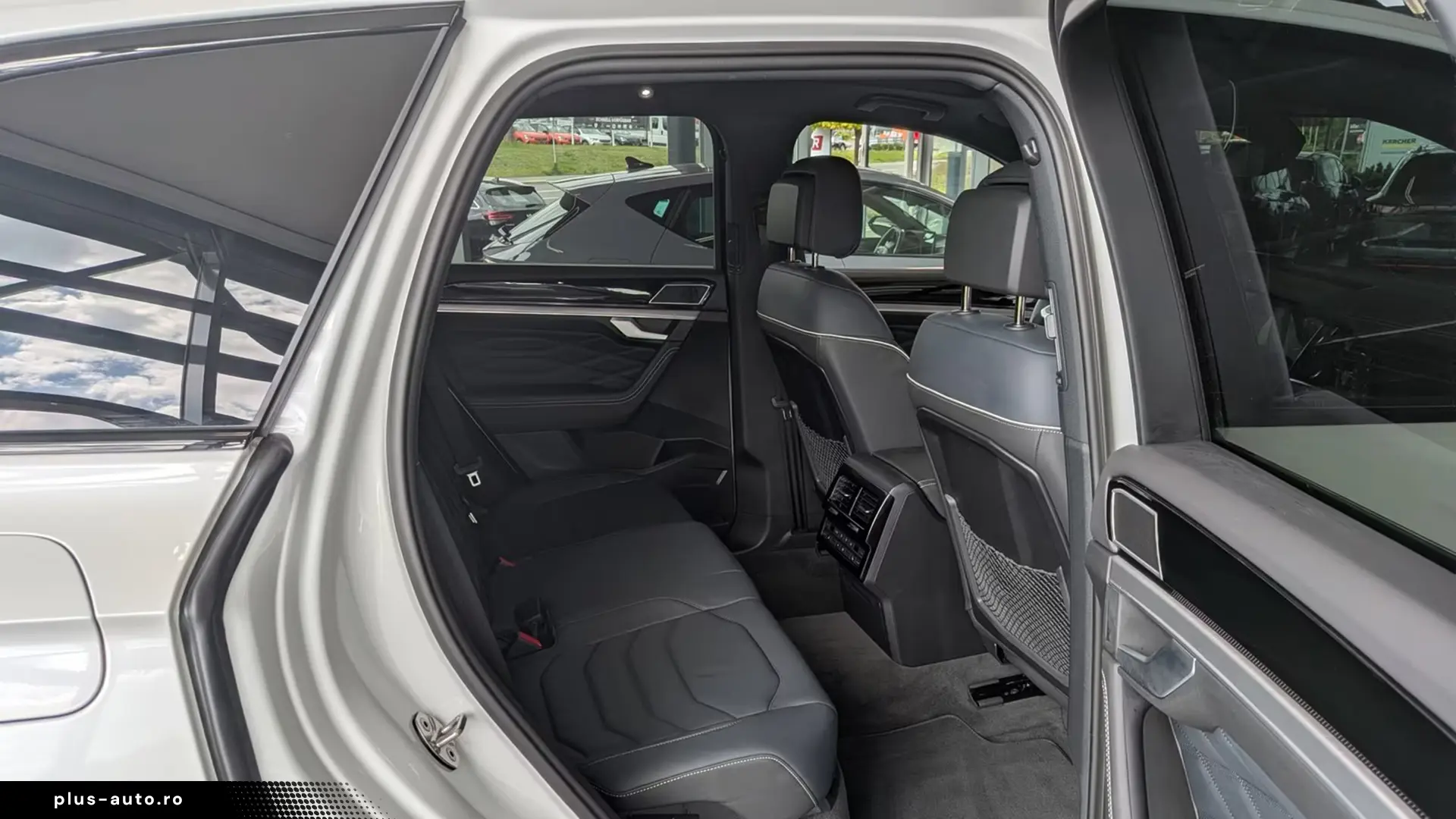 Volkswagen Touareg 3.0 TDI 4M R-Line   Finanțare Leasing