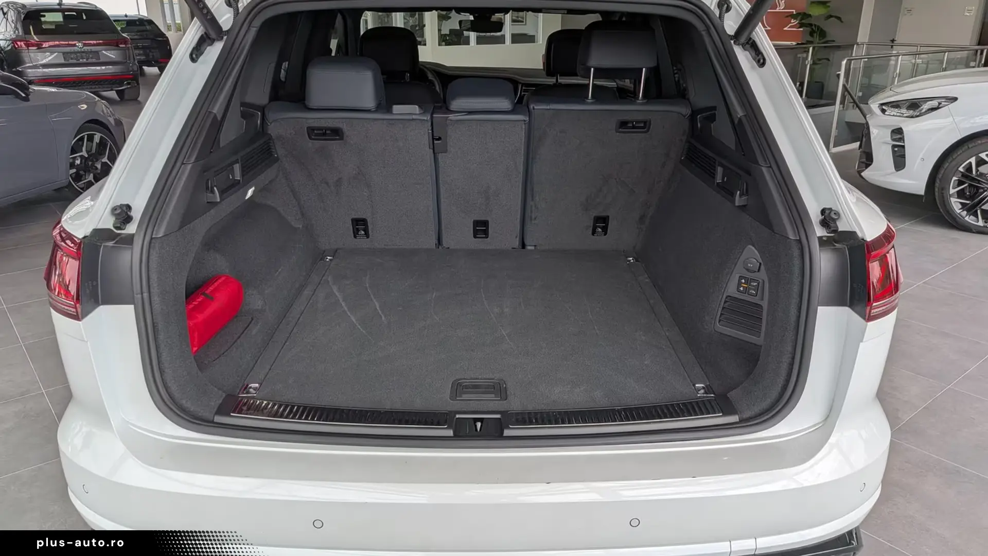 Volkswagen Touareg 3.0 TDI 4M R-Line   Finanțare Leasing