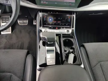 AUDI Q8 55 TFSI Tiptr. S-Line 2x  HD Matrix  AHK  Pan
