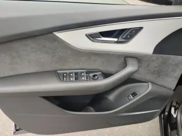 AUDI Q8 55 TFSI Tiptr. S-Line 2x  HD Matrix  AHK  Pan