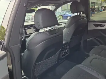 AUDI Q8 SUV 55 TFSI qu S line Navi Matrix B&O AHK Pan