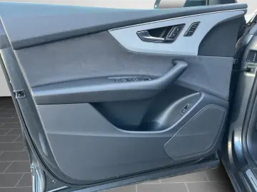 AUDI Q8 50 TDI quattro tiptronic PANO HD MAT AHK