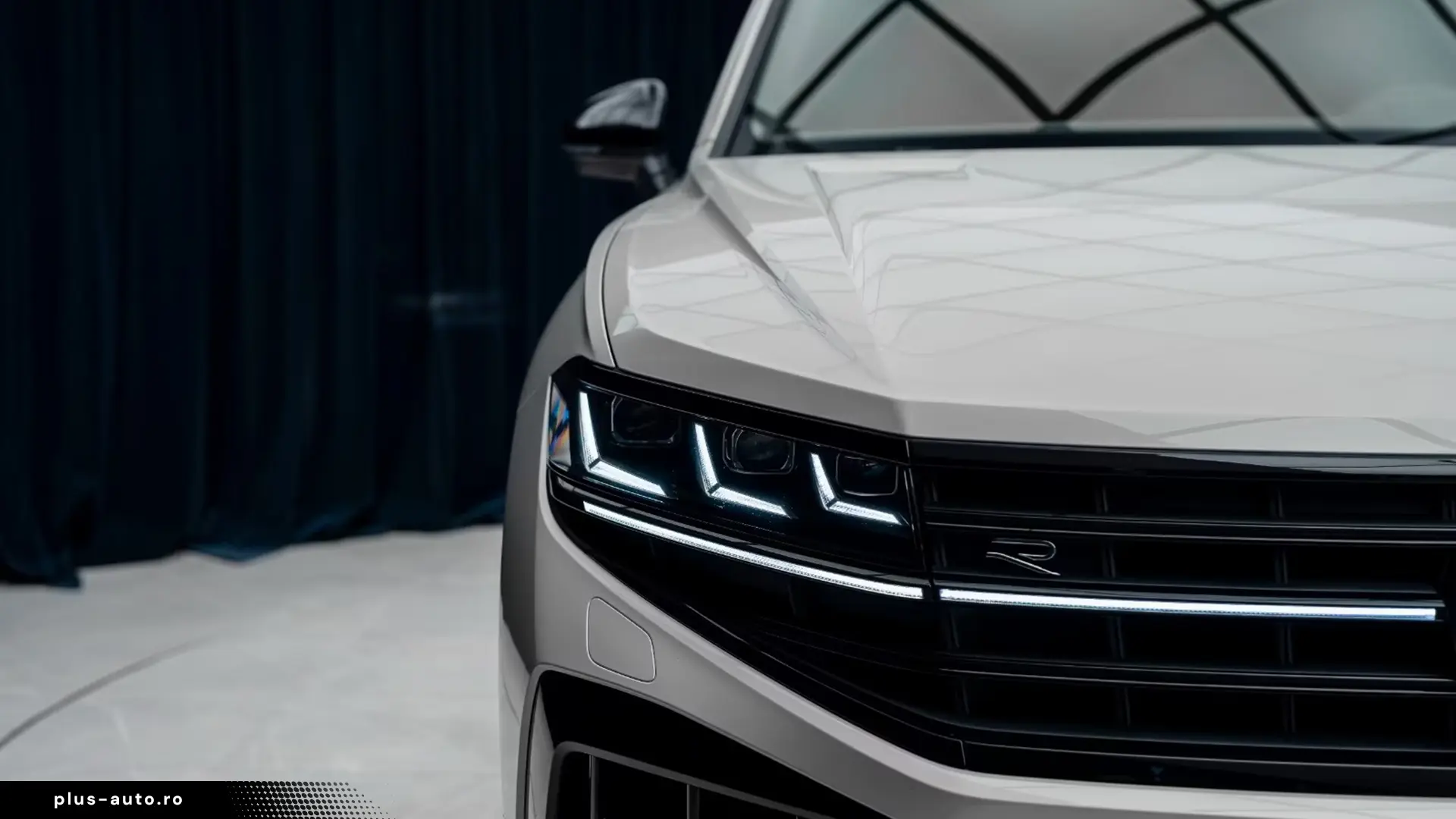 Volkswagen Touareg R 3.0 TSI eHybrid 4M   Finanțare Leasing