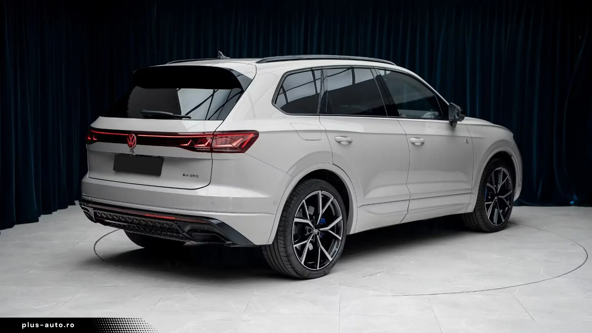 Volkswagen Touareg R 3.0 TSI eHybrid 4M   Finanțare Leasing