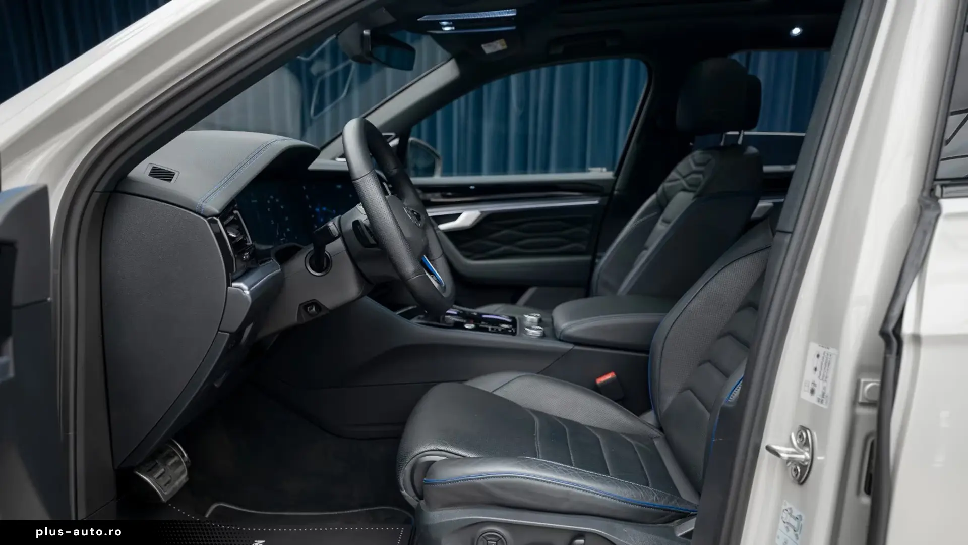 Volkswagen Touareg R 3.0 TSI eHybrid 4M   Finanțare Leasing