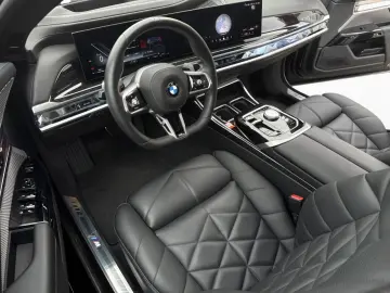 BMW 740d xDr M SPORT SkyLounge StHzg 360  DAPro HUD