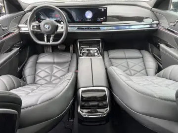BMW 740d xDr M SPORT SkyLounge StHzg 360  DAPro HUD