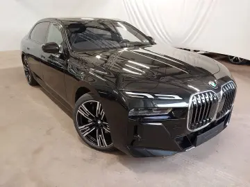 BMW 740d xDrive M SPORT PANO SKY LM21 AHK STANDHZ IC