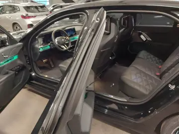 BMW 740d xDrive M SPORT PANO SKY LM21 AHK STANDHZ IC