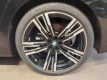 BMW 740d xDrive M SPORT PANO SKY LM21 AHK STANDHZ IC