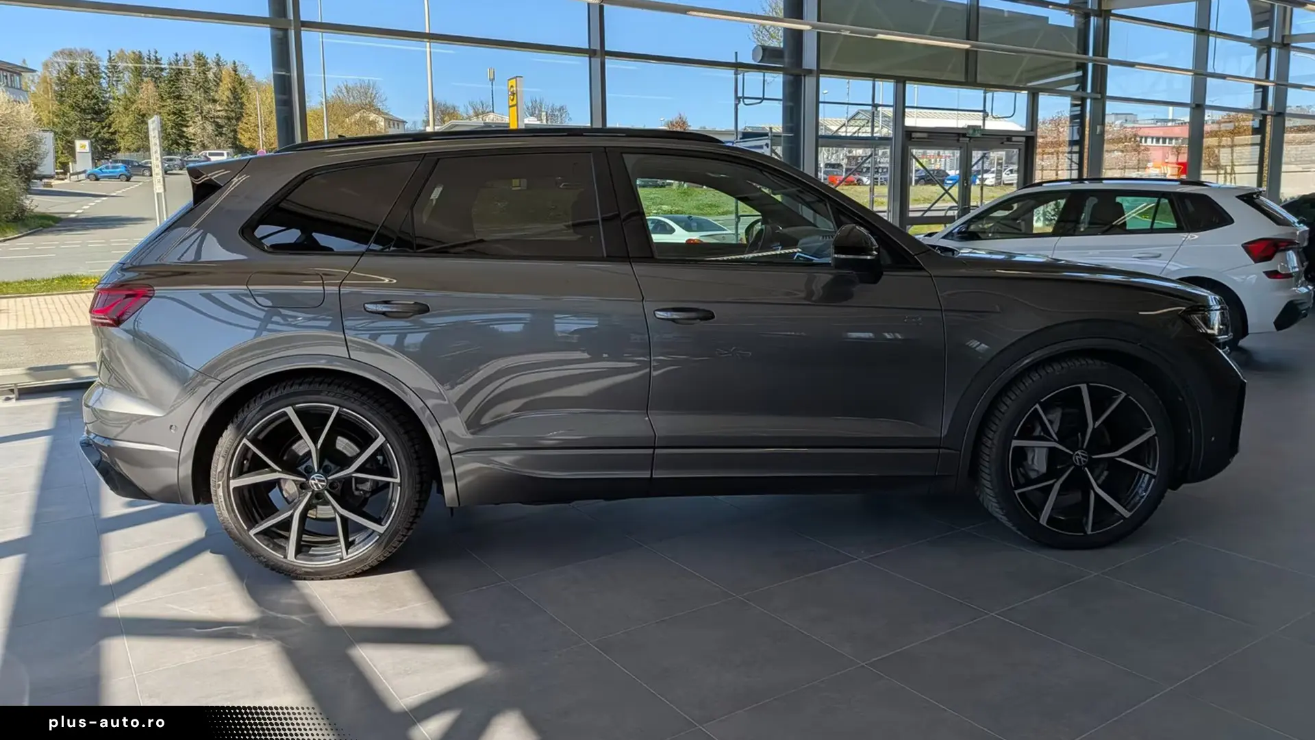 Volkswagen Touareg 3.0TDI 4M R-Line   Finanțare Leasing