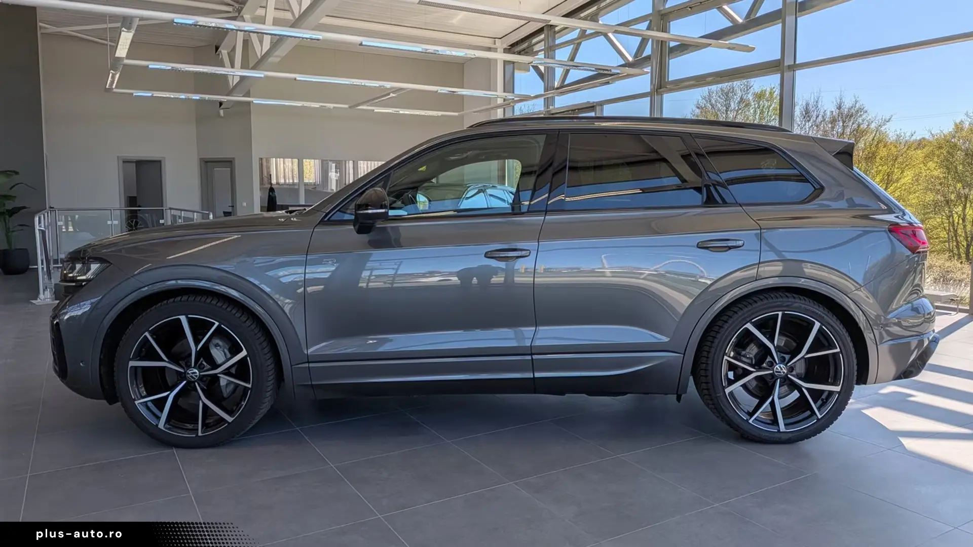 Volkswagen Touareg 3.0TDI 4M R-Line   Finanțare Leasing