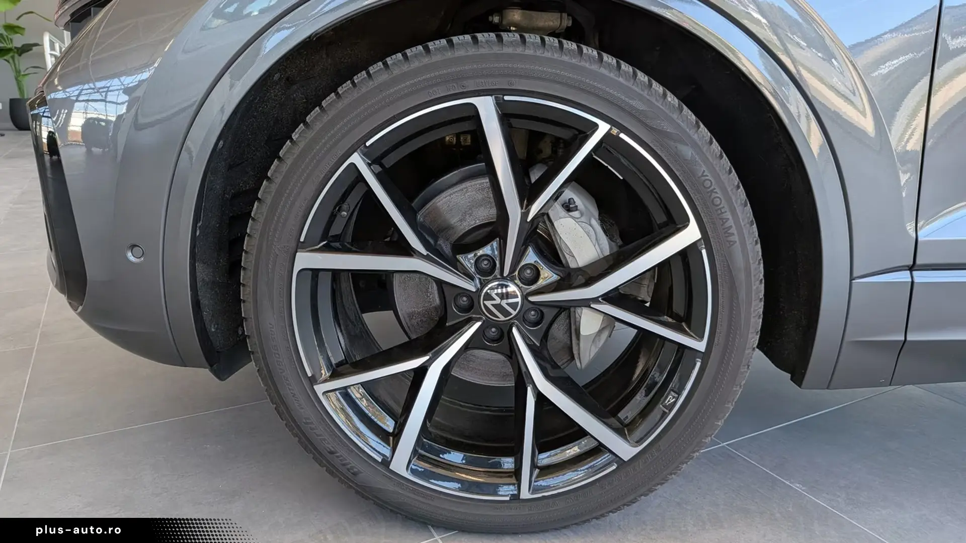 Volkswagen Touareg 3.0TDI 4M R-Line   Finanțare Leasing