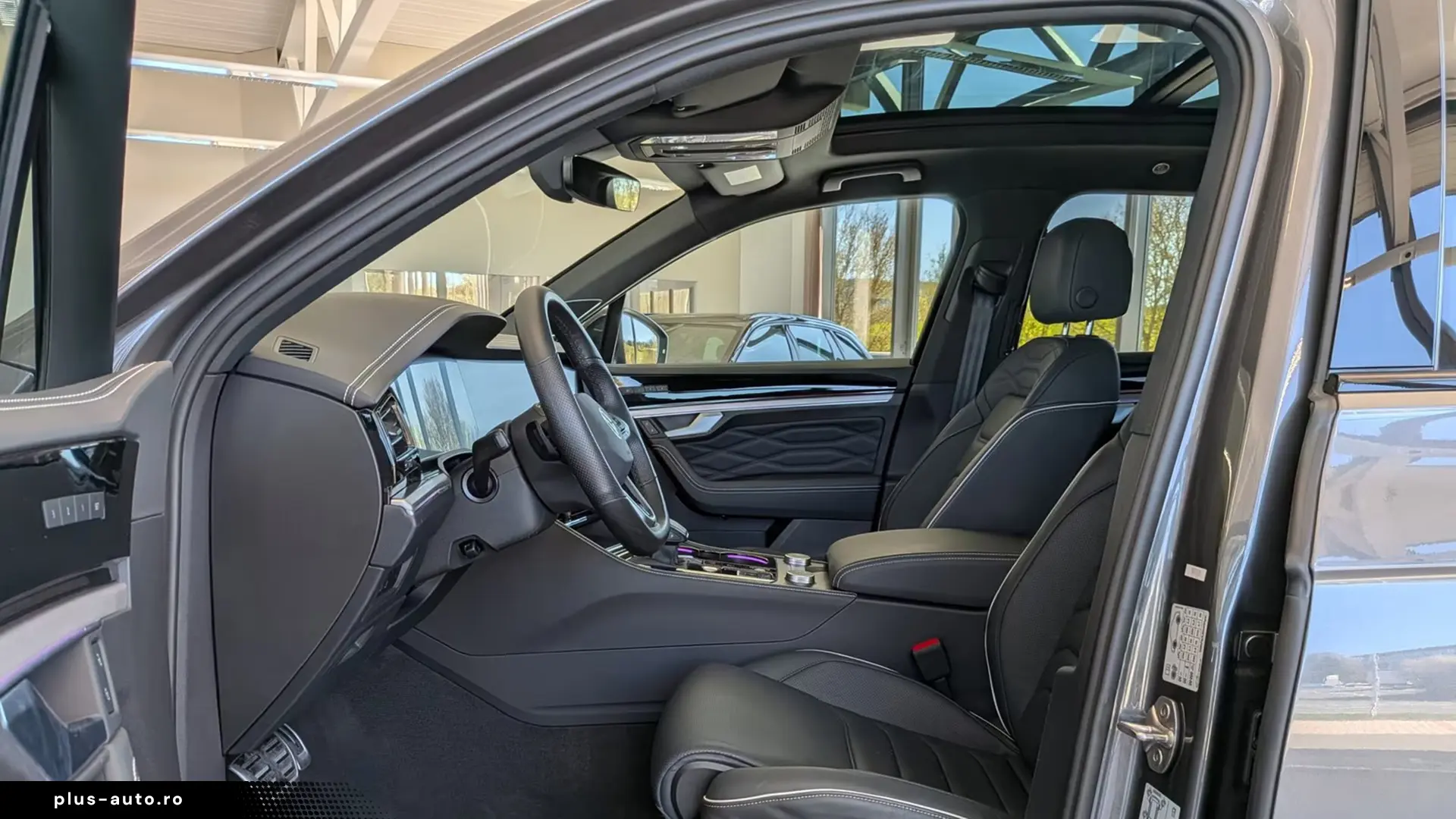 Volkswagen Touareg 3.0TDI 4M R-Line   Finanțare Leasing