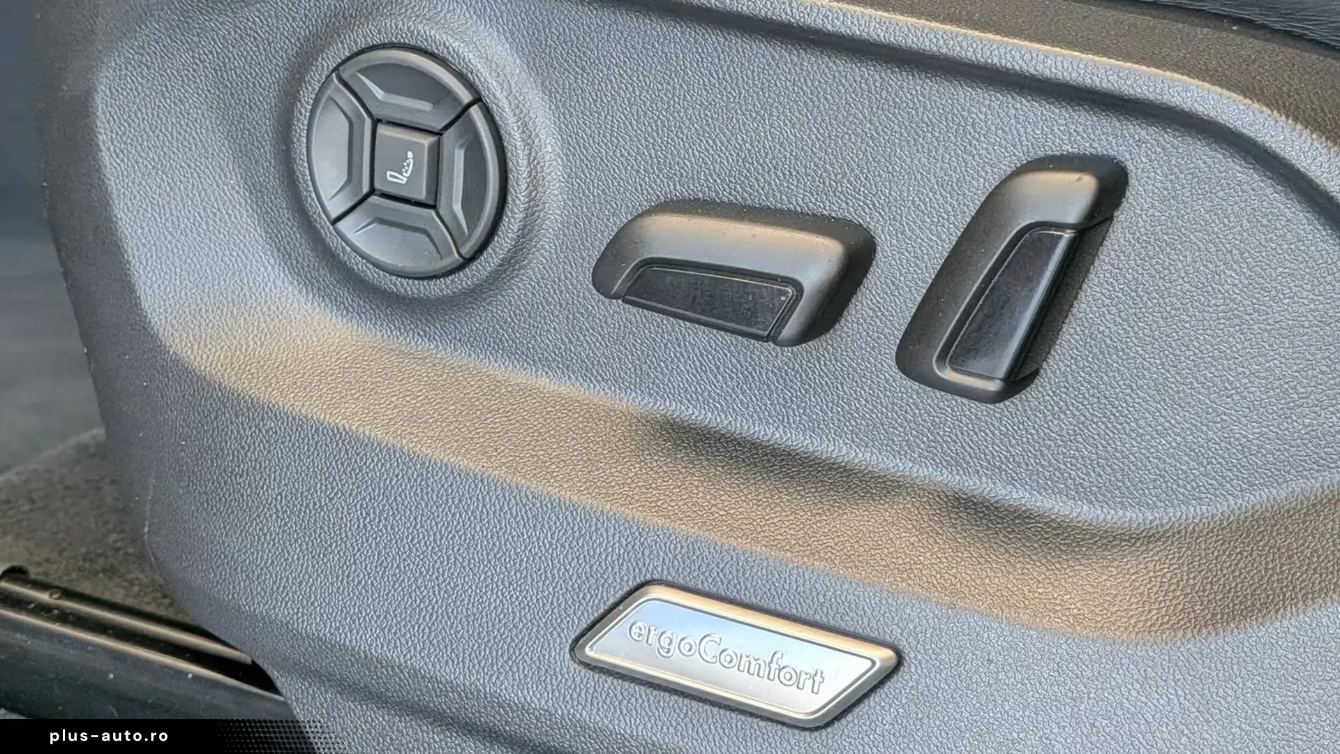 Volkswagen Touareg 3.0TDI 4M R-Line   Finanțare Leasing