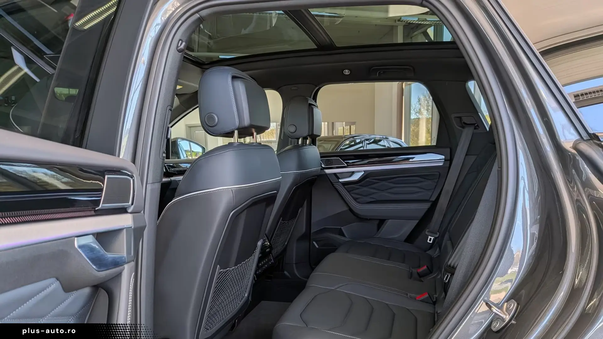 Volkswagen Touareg 3.0TDI 4M R-Line   Finanțare Leasing