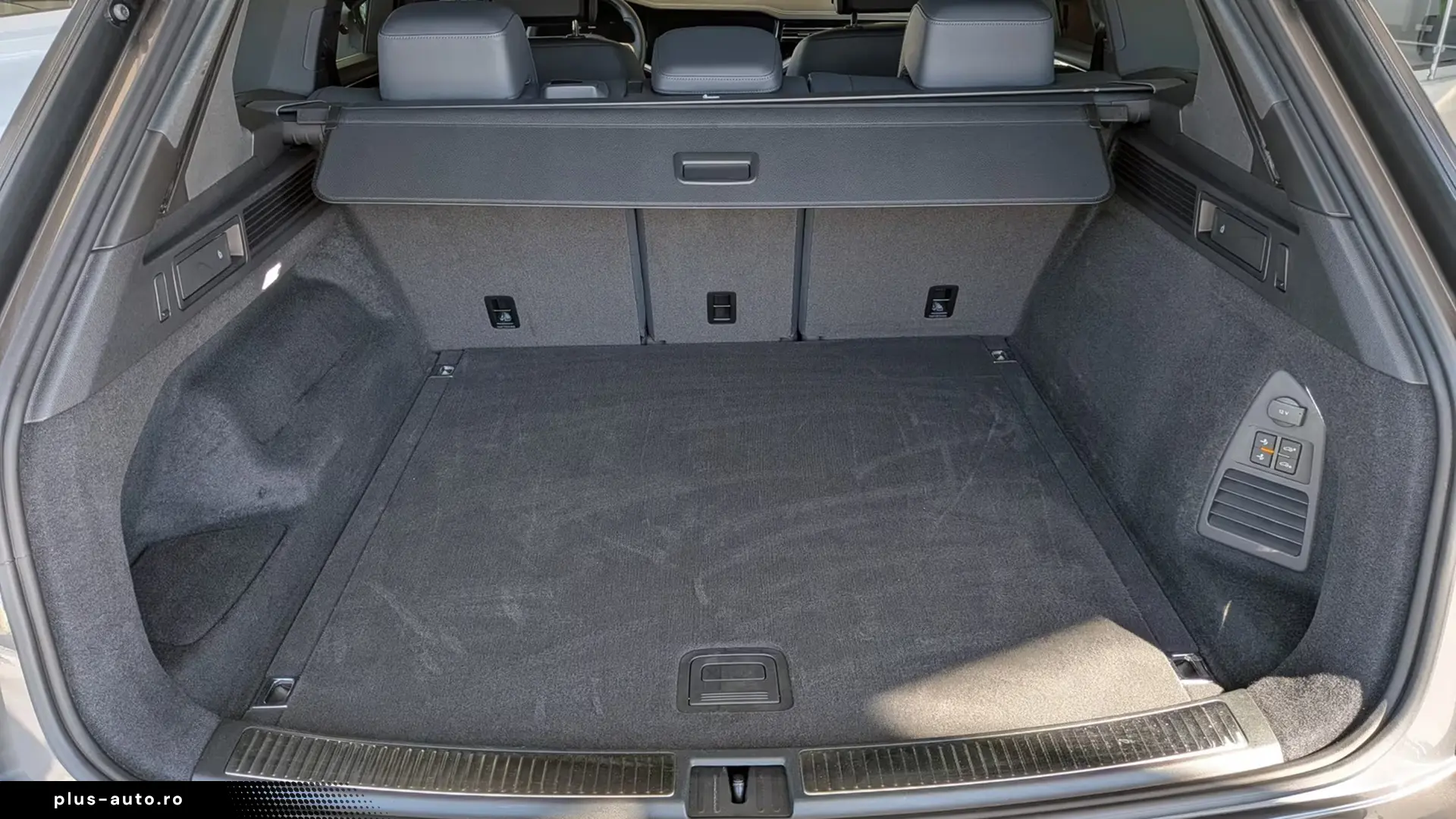 Volkswagen Touareg 3.0TDI 4M R-Line   Finanțare Leasing