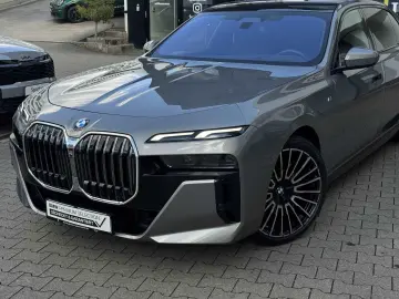 BMW 740d xDrive M Sport SkyLounge DA PA Prof B&W AHK