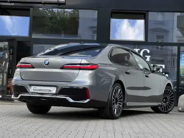 BMW 740d xDrive M Sport SkyLounge DA PA Prof B&W AHK