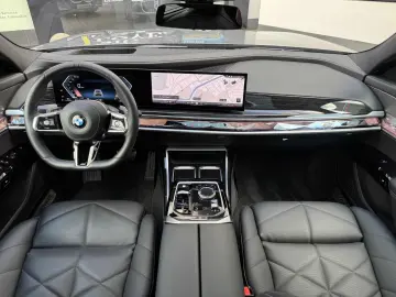 BMW 740d xDrive M Sport SkyLounge DA PA Prof B&W AHK