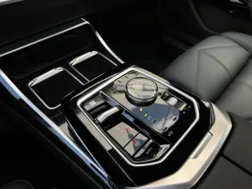 BMW 740d xDrive M Sport SkyLounge DA PA Prof B&W AHK