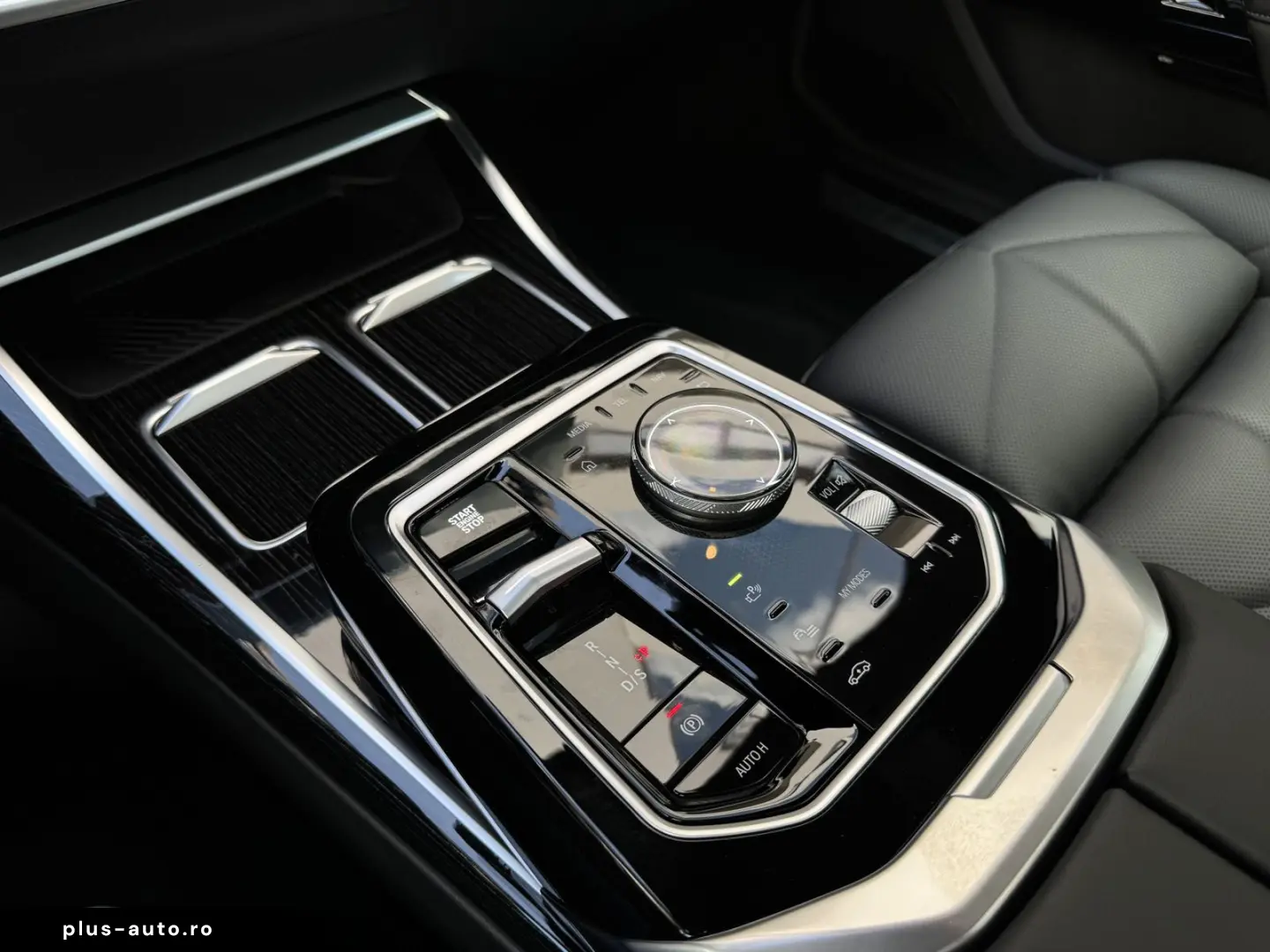 BMW 740d xDrive M Sport SkyLounge DA PA Prof B&W AHK