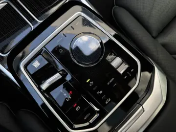 BMW 740d xDrive M Sport SkyLounge DA PA Prof B&W AHK