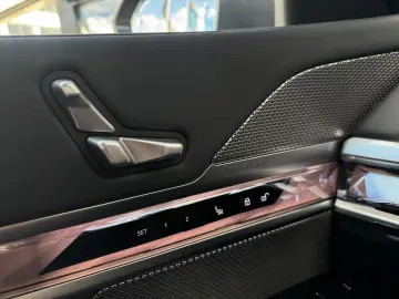 BMW 740d xDrive M Sport SkyLounge DA PA Prof B&W AHK