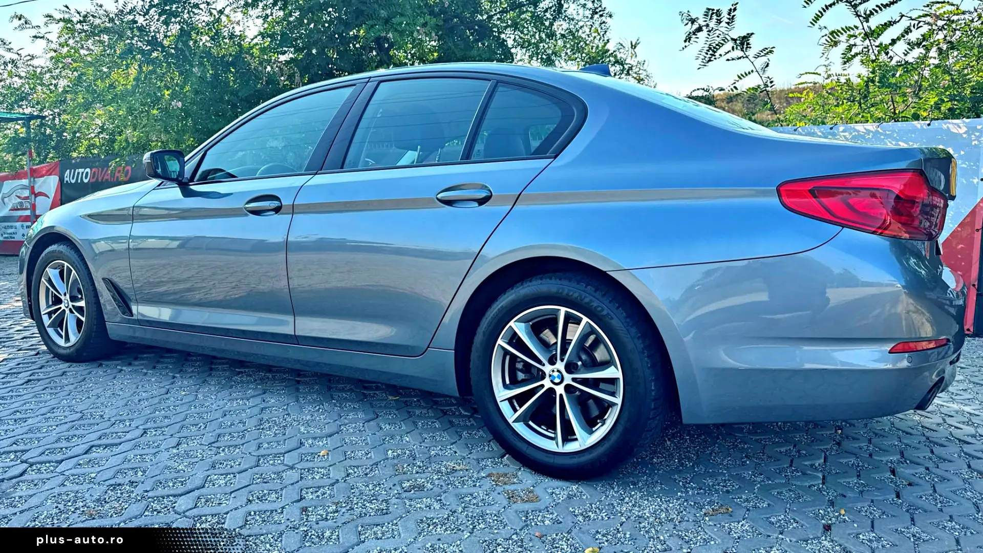 BMW 530i Sport Line   252 CP