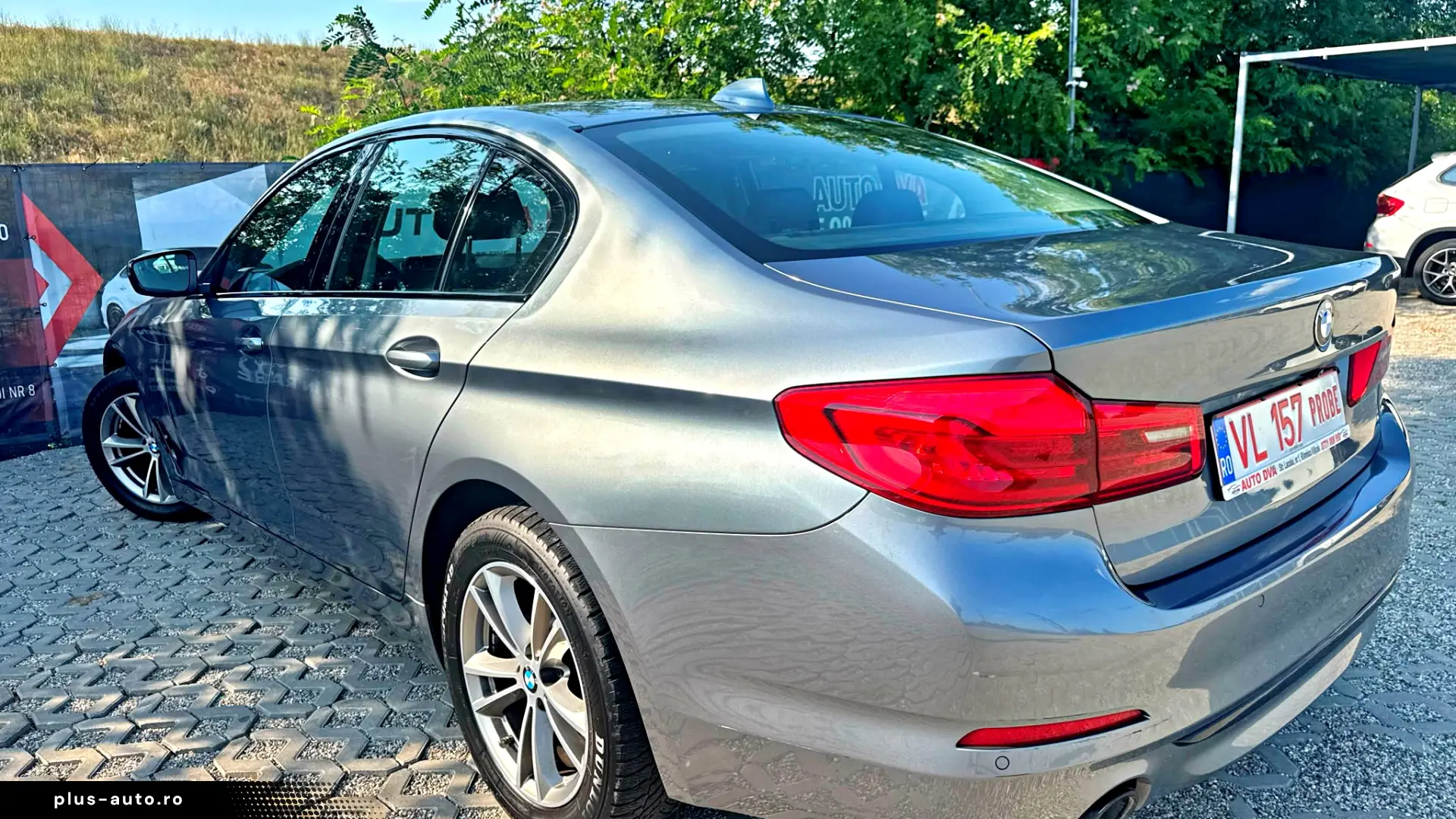 BMW 530i Sport Line   252 CP