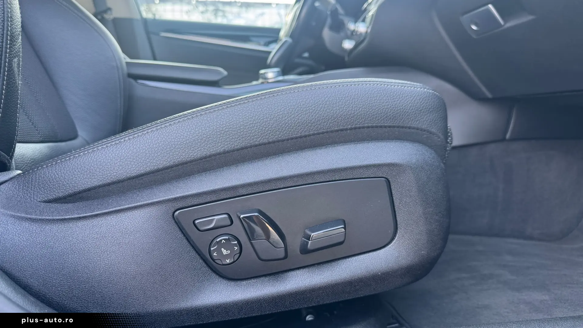 BMW 530i Sport Line   252 CP