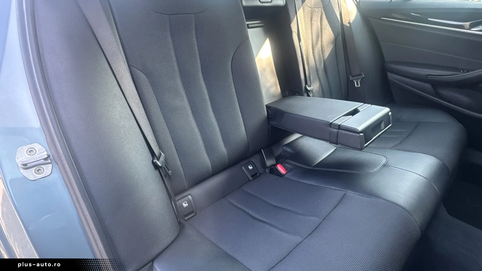 BMW 530i Sport Line   252 CP