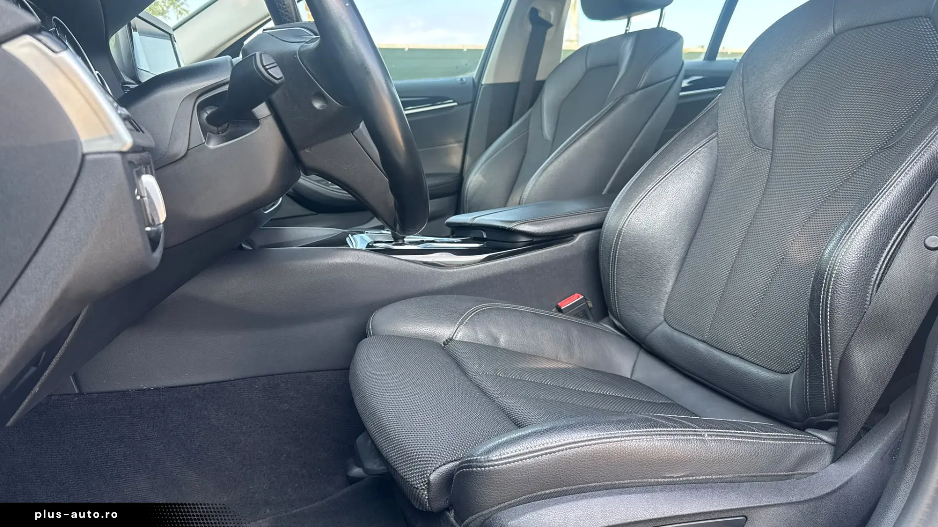 BMW 530i Sport Line   252 CP
