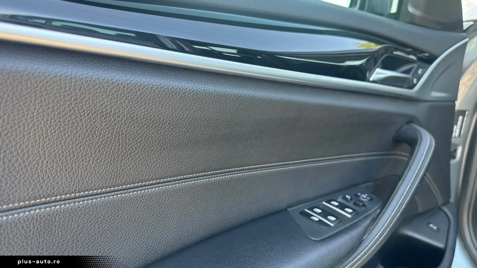BMW 530i Sport Line   252 CP