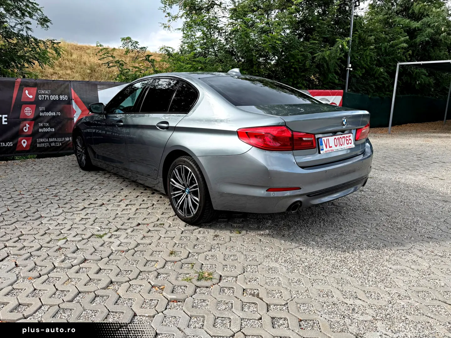 BMW 530i Sport Line   252 CP