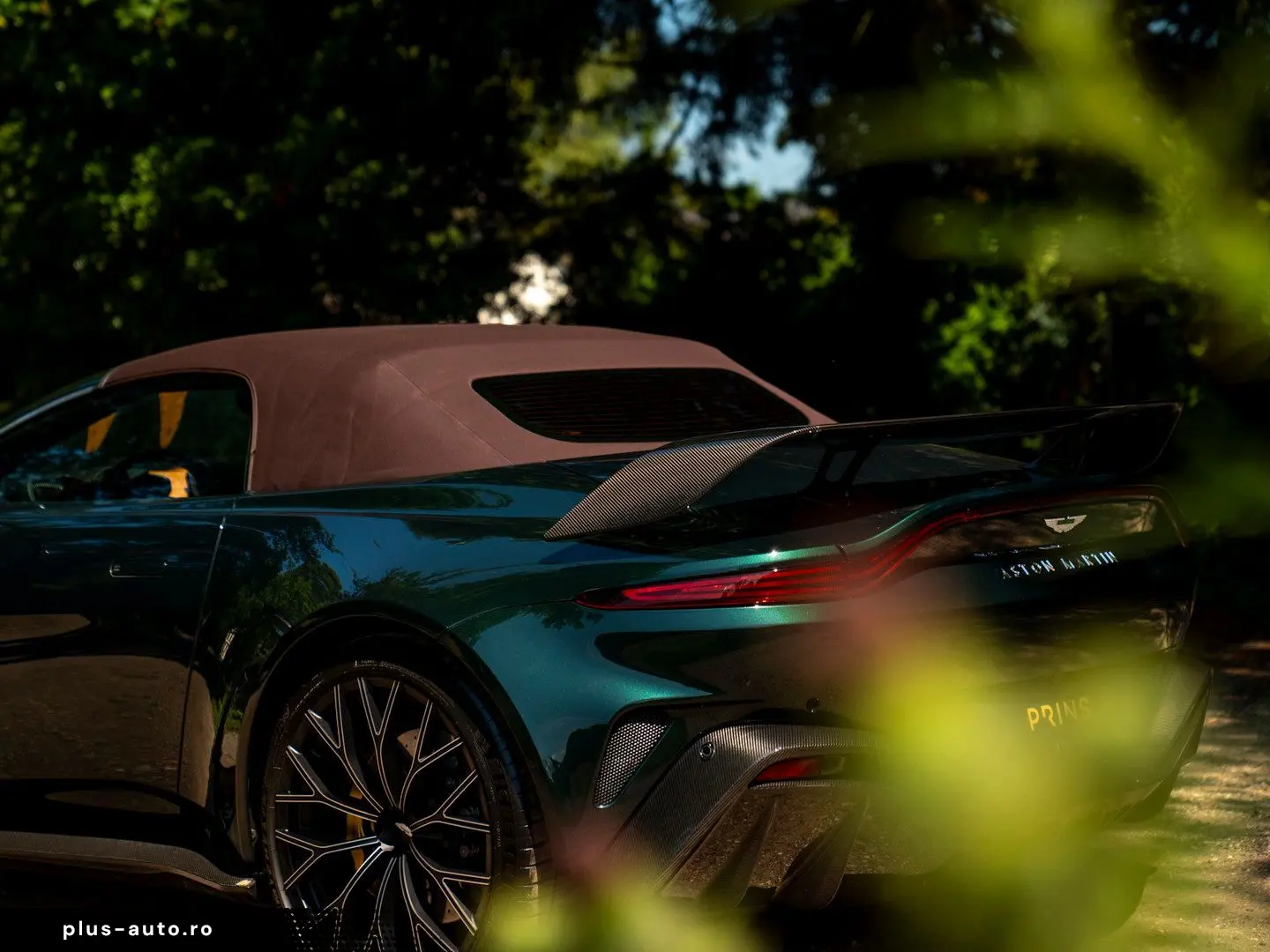 ASTON MARTIN V12 Vantage 2023 — imagine 13