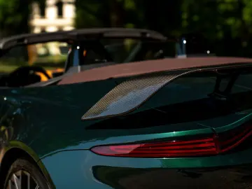 ASTON MARTIN V12 Vantage Roadster   Nr. 211 249   Pe…