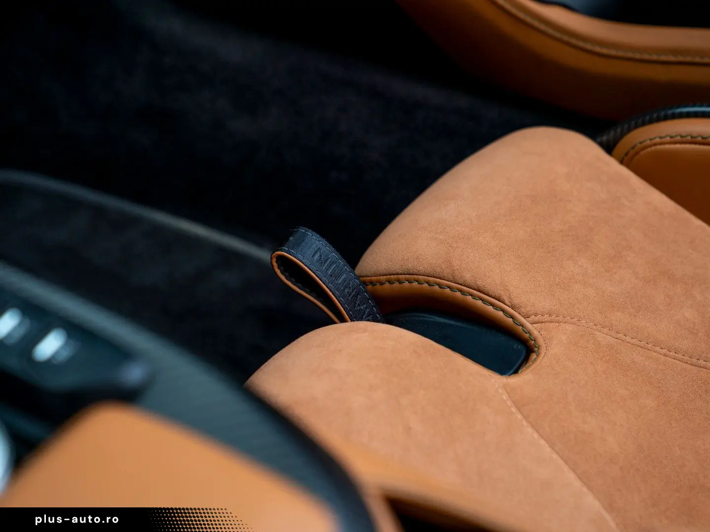 ASTON MARTIN V12 Vantage 2023 — imagine 47