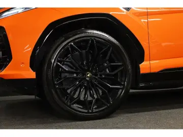 LAMBORGHINI Urus SE - ARANCIO EGON