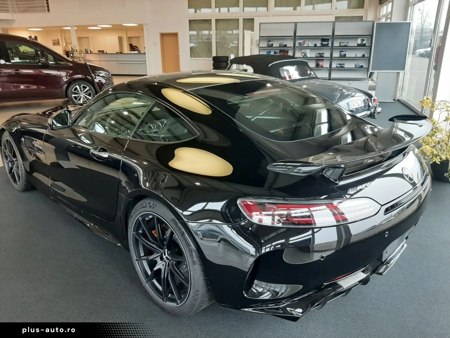 MERCEDES-BENZ AMG GT R Coupe AMG Track Package Burmester