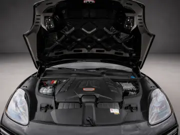 PORSCHE Cayenne Coupé Turbo GT  22