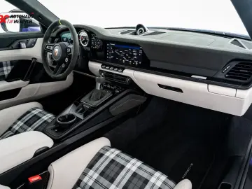 PORSCHE 992 GT3RS Weissach CXX PTS Veilchenlilametallic
