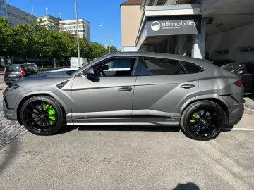 LAMBORGHINI Urus S Pano Massage 23´ Carbon B&O Akrapovic