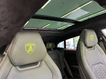LAMBORGHINI Urus S Pano Massage 23´ Carbon B&O Akrapovic