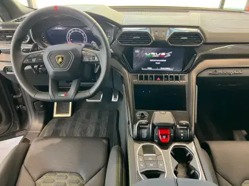 LAMBORGHINI Urus S Pano Massage 23´ Carbon B&O Akrapovic