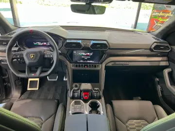 LAMBORGHINI Urus S Pano Massage 23´ Carbon B&O Akrapovic