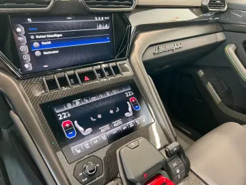LAMBORGHINI Urus S Pano Massage 23´ Carbon B&O Akrapovic